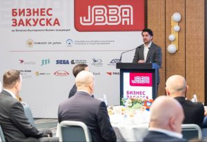 Китайски учени разработват филм за захранване на устройства, използващи телесна топлина