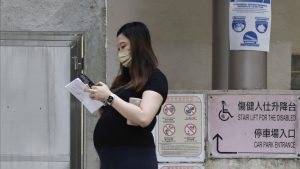 Наследствен ритуал за леден риболов привлича десетки в езерото Джилин