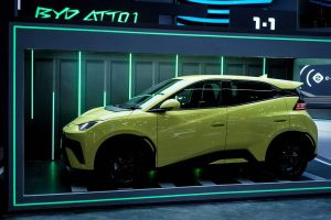 Китайските автомобилни производители разкриват нови модели на автомобилно изложение в Индонезия