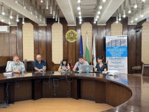 Мотористка е с опасност за живота след сблъсък с трактор