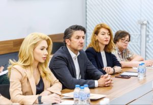 Министерството на туризма събра туроператорите, КЗП и Министерството на икономиката и индустрията заради обозначаването на цените и в евро