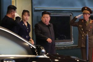 Защо Ким Чен Ун пътува със собствената си тоалетна, за да се бие с биометричен шпионаж