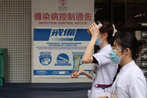 Жителите на Хонконг са призовани да получат ваксина срещу Covid, тъй като наближава следващата вълна от зараза