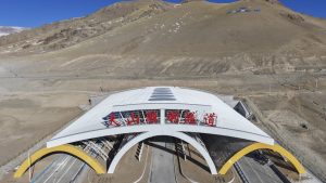 Китайският мега тунел за скоростна магистрала се отваря в Синдзян, намалява наполовина времето за пътуване север-юг