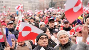 Хиляди в Дания се присъединяват към протестите срещу Тръмп „Долу ръцете от Гренландия“.