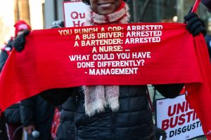 Зохран Мамдани се присъединява към стачкуващите медицински сестри в Ню Йорк заради трудов спор