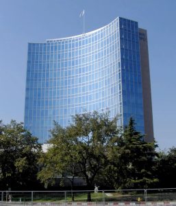 Шефът на агенцията за интелектуална собственост на ООН печели преизбирането, докато ООН е изправена пред финансови сътресения