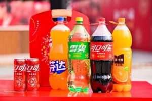 Coca-Cola тръби за представянето си в Китай