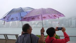 Мрачна прогноза за уикенда за Хонконг, с превалявания от събота